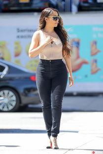 紧身牛仔翘臀视频,紧身牛仔下的火辣曲线