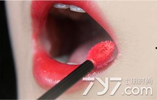使用唇釉视频,轻松打造完美唇妆教程